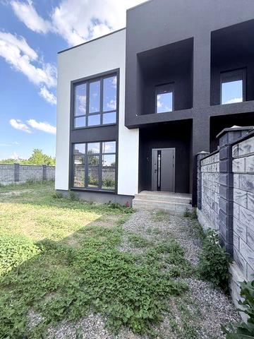 Продаж двояну на Щасливому під чистовий ремонт