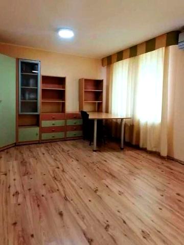Володимира Антоновича вул. (Свердлова), 4