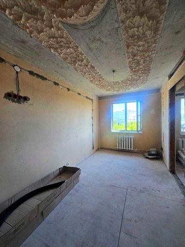 Продається двокімнатна квартира на Нижньому Масиві.
