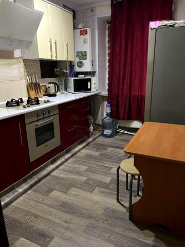 Продам 3- кімнатну квартиру на 1 поверсі у центрі міста