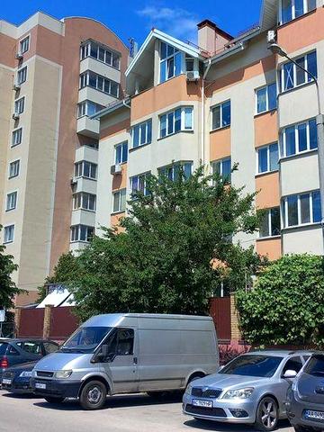 Продам 3 кімнатну Святопетрівське. ЖК Святопетрівське