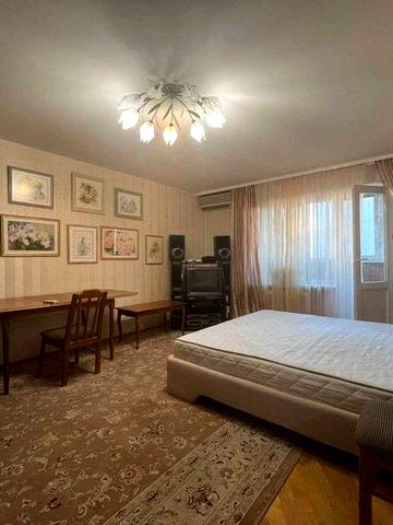 М. Осокорки, Позняки 5 хв пішки, вул. Гмирі 1/2, 2 кімнатна 80м2