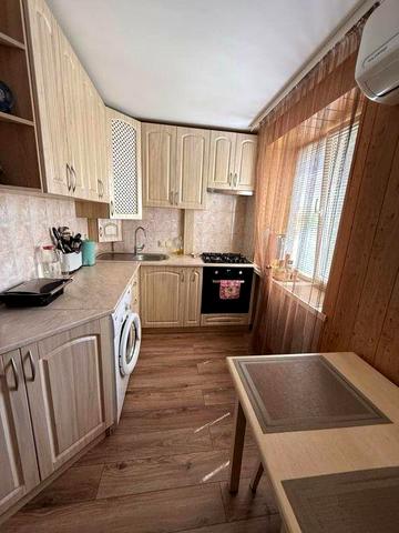 Продам 3-х кімнатну квартиру по вул.Небесної Сотні 92кв. 3 поверх 5
