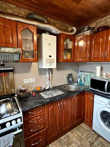 Продам простору 3-кімнатну квартиру в центрі м. Ромни