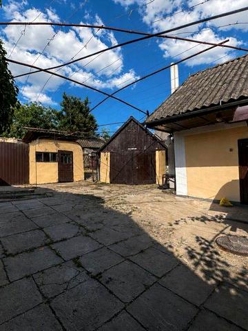 Прдається власний будинок зі всіма умовами  для коміортного проживання з сімьєю