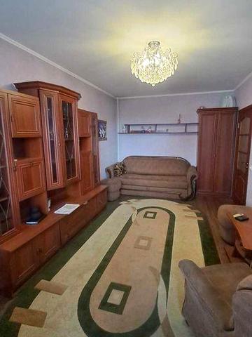Продам 3-х кімнатну квартиру у Вишневому на центральній стороні