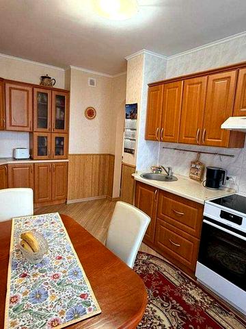 Продам  видову 4-кім. кв Азербайджанська, 16/2 Дніпровський р-н
