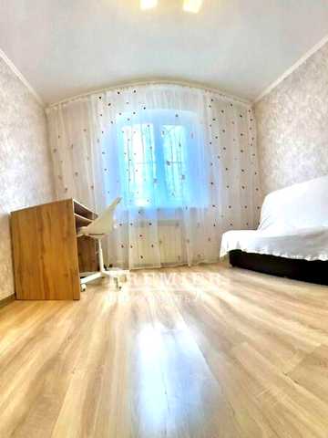 Продаж 3к Квартира Академіка Сахарова вулиця