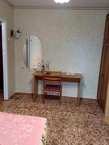 Сдам 1-к. квартиру, гостинку, пр-т Бажана 9, 2 мин. м. Вырлица