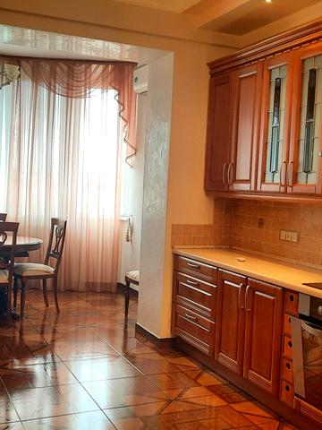 Володимира Івасюка просп. (Героїв Сталінграду), 6