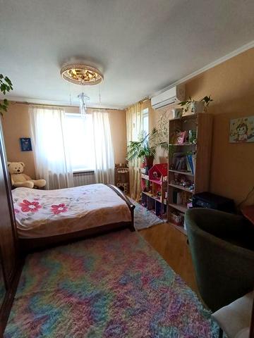 Продається 3-х кімнатна затишна квартира Соломянський район