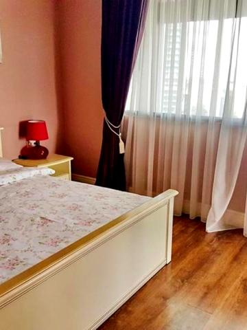 Простора квартира на Набережній