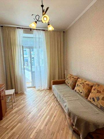 Білоруська 1, 2к,  з ГАЗОМ, низький поверх, метро 2хв, можна з песиком