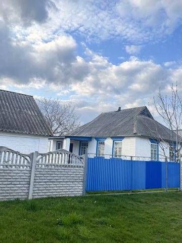 Будинок з великою ділянкою в селі Дубівка ( газ , свіло, криниця)