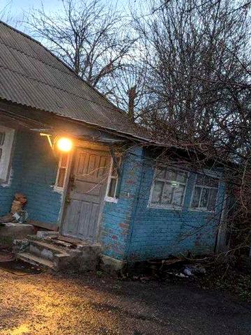 ділянка з будинком, гаражем та садом