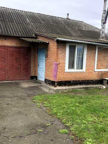 Продам будинок зі зручностями.