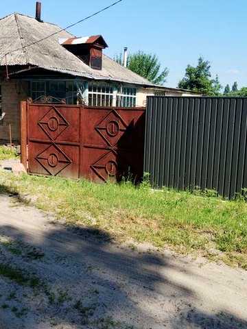 Продам частину будинку в Острі