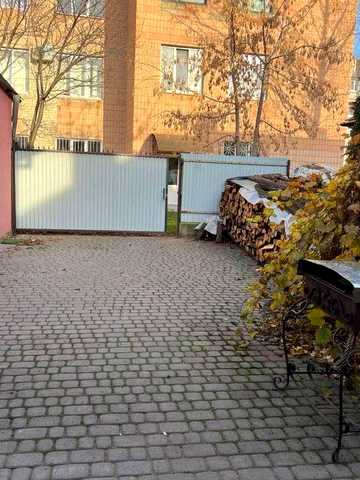 Оренда частини будинку з лазнею (вул. Драгоманова).