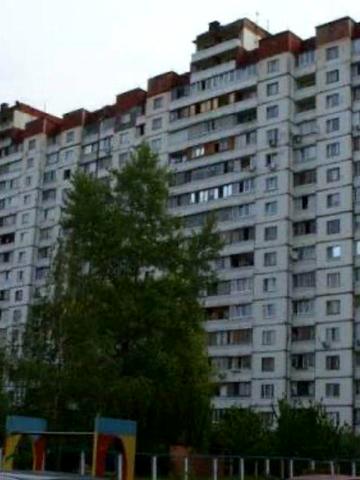 початок Троєщини, метро 4 зупинки, 6 поверх, 40 метрів, всі варианти