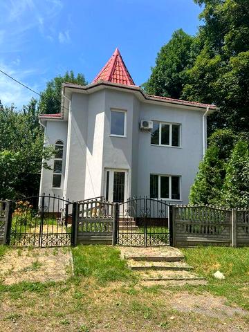 Продається будинок в центрі всі деталі за номером