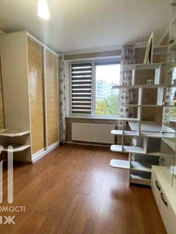 Продам 3-х к. кв. Героев Труда , 29! Метро Нескорених! Супермаркет Рост!