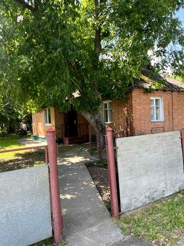 Продам будинок з земельною ділянкою