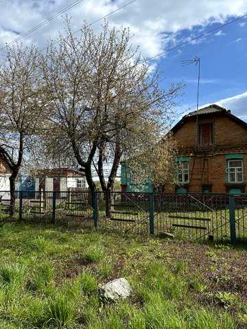 Продам приватний будинок з земельною ділянкою