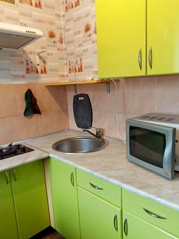 Космонавтів вул., 62