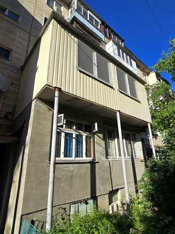 Черёмушки/Малиновского, Хрущёвка, Продам квартиру 64 кв.м.  2 этаж Двухсторонняя