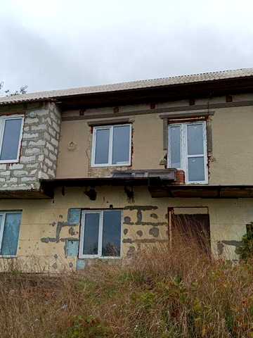 Продається 2х поверховий будинок.