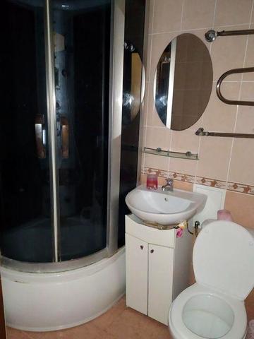 Продам 3х км кв в центрі з меблямм