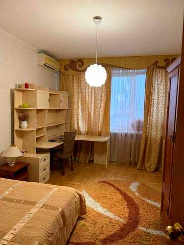 Оренда 3х к біля м. Печерська Лесі Українки 21а