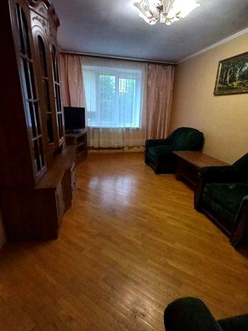 Терміново здаю добротну, простору з Авт.опаленням 3-х кімн.кв-ру, Польова