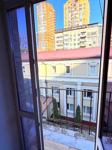 ВЛАСНИК! Продам двокімнатну сталінку на Печерську! 700 м до метро Палац "Україна"