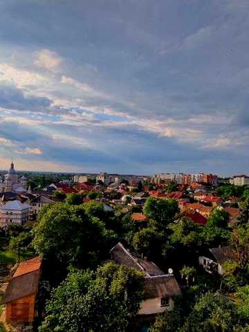 Продається двохрівнева 4-кім квартира у м. Стрий
