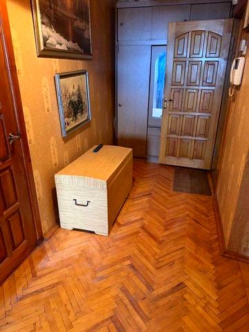 Продам 3-кімнату квартиру по вул. Анни Ахматової 11