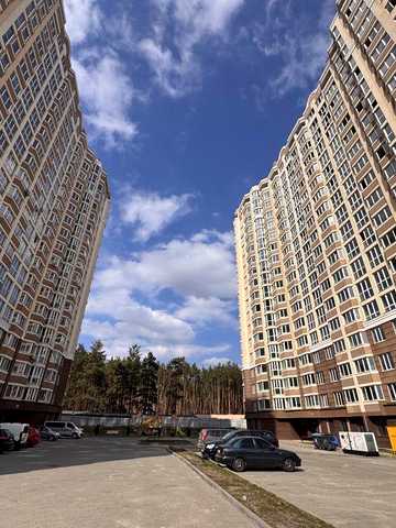 Простора 1к 42.6 м2 , поруч набережна