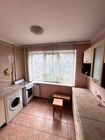 Продам 3 к квартиру в Києві, О. Тихого.
