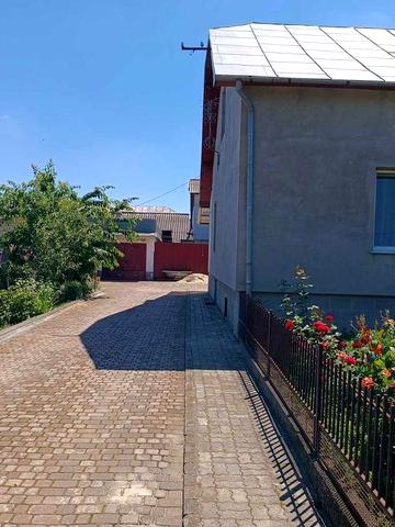 Просторий будинок 200 м² на 10 сотках | Гараж, доглянуте подвіря
