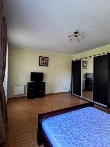 Большая 1-комн.кв. в 100 метрах от метро Шулявка!