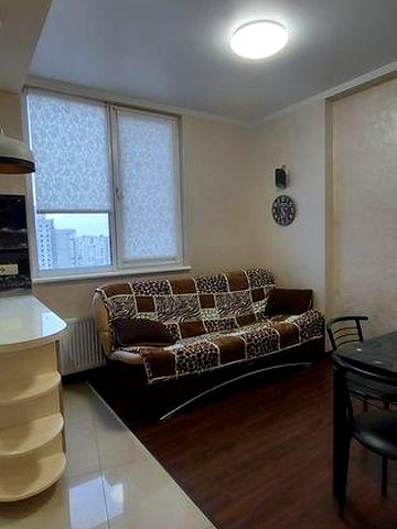 Шикарна 1-кім.квартира 43кв.м.Троєщина,Рейгана  40,поруч трц Район