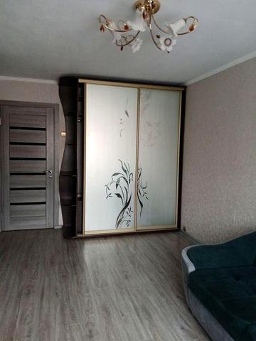 Здам квартиру на пятом  поверху.