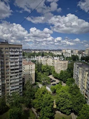 Композитора Лятошинського вул., 8