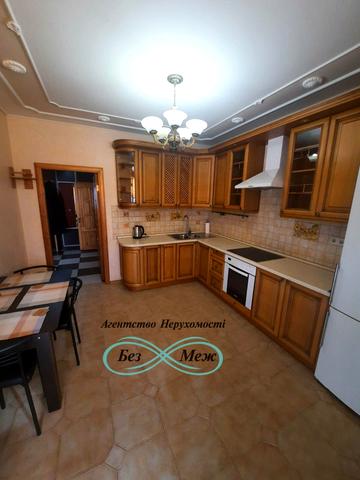 Бориса Гмирі вул., 2