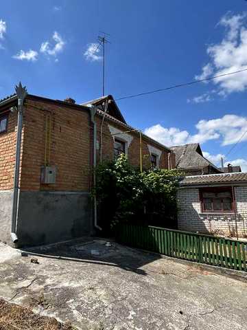Продам будинок газ вода 8 соток землі