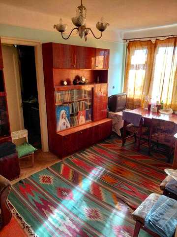 Продаж 2 кімн. в. Лисенка М.6 ДОСИ  1 поверх 43м.без ремонт.Мож обмін