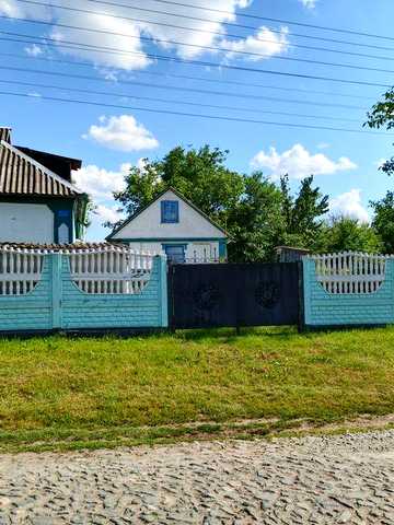 Затишний будинок в с. Юрківка поруч із містом Багачеве