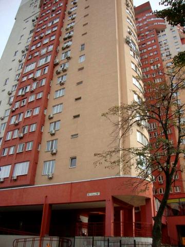 Павла Тичини просп., 18-Б