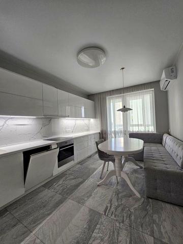 Оренда квартири 70 кв.м ЖК Паркові озера.  Воскресенська  18