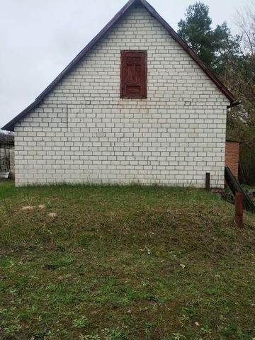 Продам будинок біля лісу.